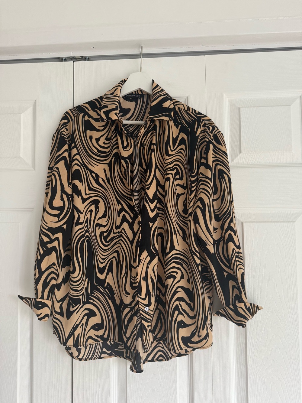 stradivarius Black and Tan Swirl Button-Down Shirt